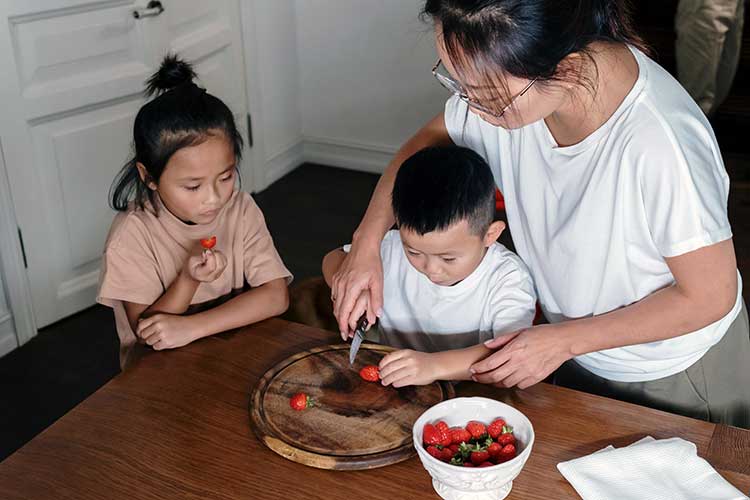 BLOGPOST_KitchenSkills_KnifeSkills12082025.jpg BLOGPOST_KitchenSkills_KnifeSkills12082025.jpg